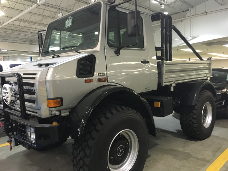 Illustration for article titled Schwarzenegger's Unimog is... BIG